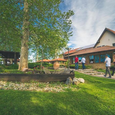Hotel Dunav Ilok Exteriör bild