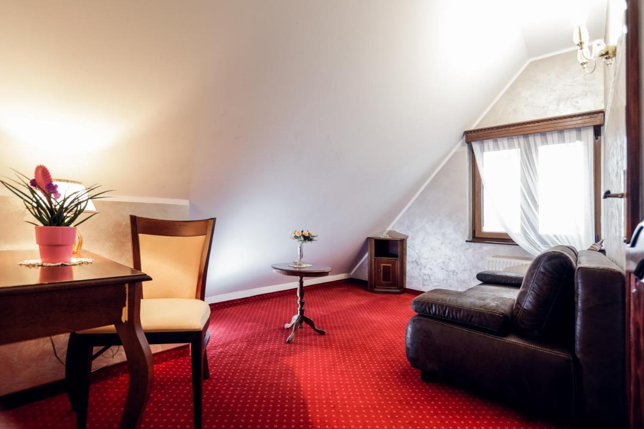 Hotel Dunav Ilok Exteriör bild
