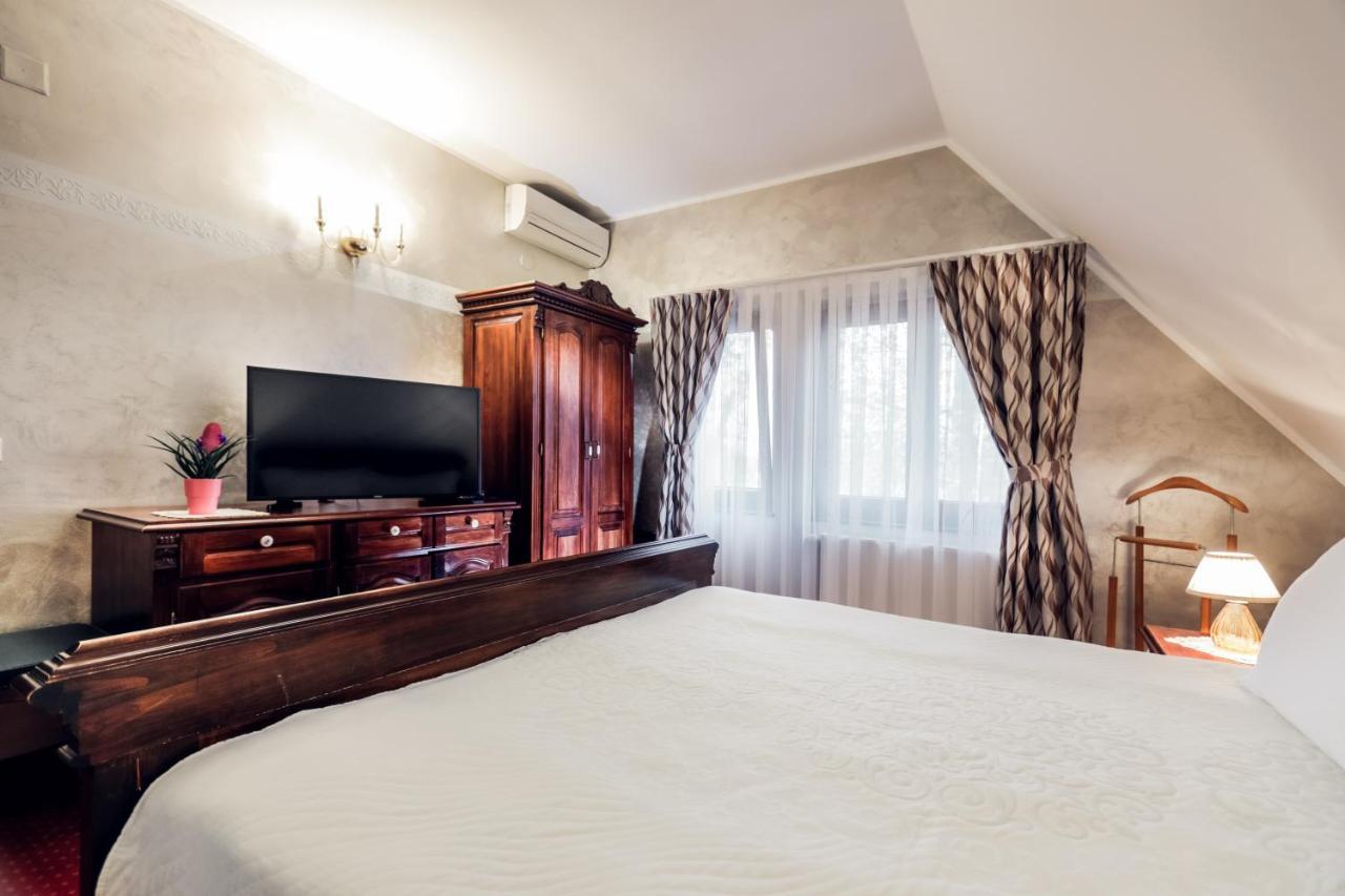Hotel Dunav Ilok Exteriör bild