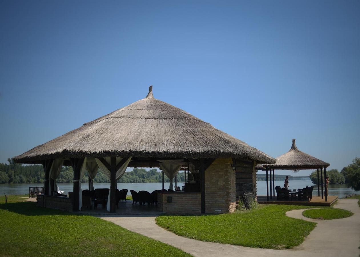 Hotel Dunav Ilok Exteriör bild