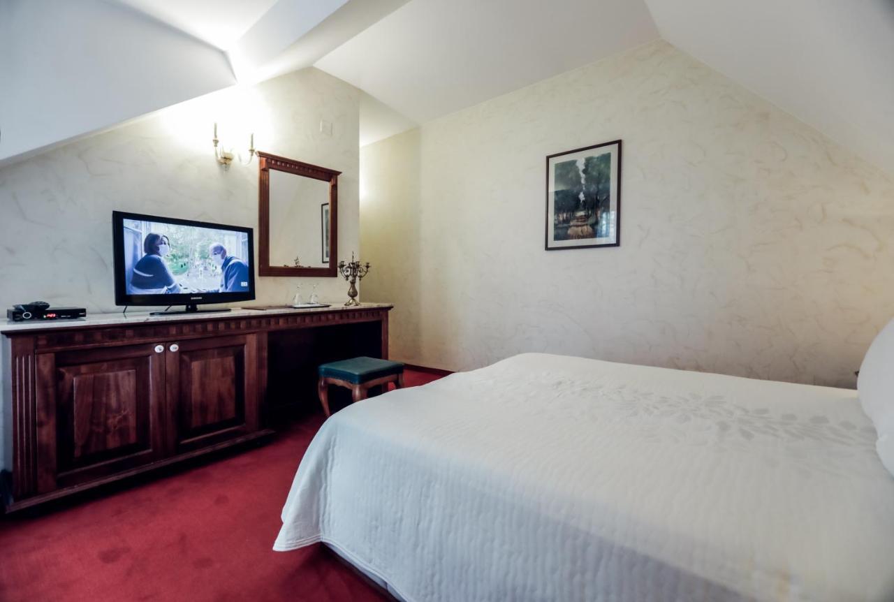 Hotel Dunav Ilok Exteriör bild