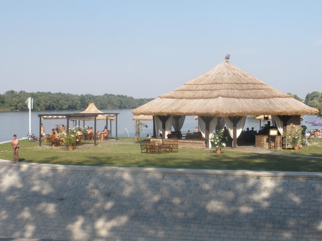 Hotel Dunav Ilok Exteriör bild